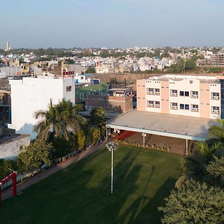 Hotel Ruchishree Garden Ujjain Exterior foto